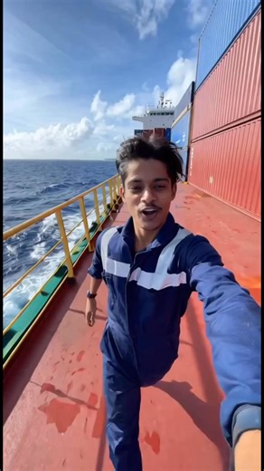 N-A-S-E-R-🌊❣ on Instagram: "Container ship vlogs 💕😄 #reels #reelsviral #shipvlogs #containership #reelschallengereelschallenge #LighthouseLife"