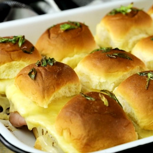 83K views · 142 reactions | This is the easiest (and tastiest!) way to make breakfast for a crowd. Everyone gets their own sandwich when you make these sliders stuffed with eggs, ham, and your favorite cheese. RECIPE: https://bit.ly/3H33hqF | Better Homes & Gardens | Facebook