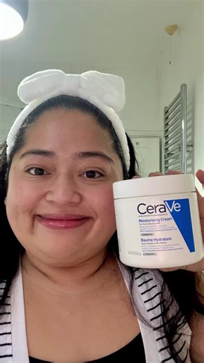 CeraVe Moisturising Cream has been keeping my skin soft, smooth & hydrated all day without that greasy feel. Perfect for both face & body and it sinks in so fast. Winter dryness = handled Have you tried it yet? @Home Tester Club #CeraVe #Skincidents #MoisturizeLikeADerm
