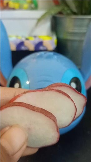 Angry Lilo stitch eating red radish slices#radish #asmrsounds #satisfying #viralshort #shortvideo
