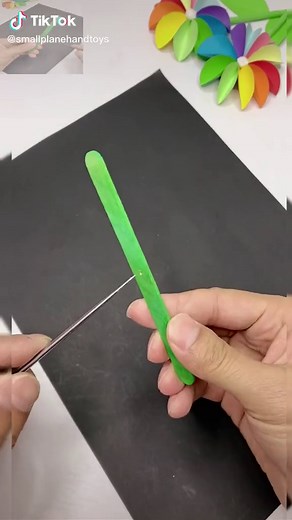 Don't throw the ice cream stick and make a fun little windmill with your children#diy#handmade#crafts#fyp