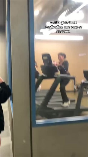 @jaiahnicolle13 @Wingstop #treadmill #wingstop #anytimefitness #trolling #fyp @tim yakimov