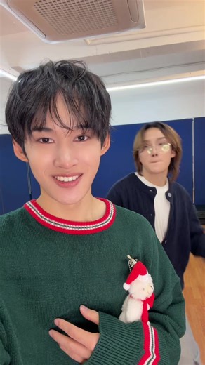 Navigating Online Friendships: Bestie DM Etiquette