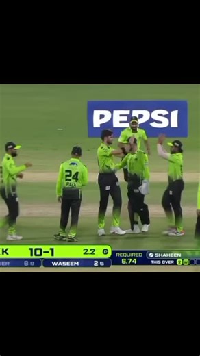 Shaheen vs. Warner: Intense Cricket Showdown