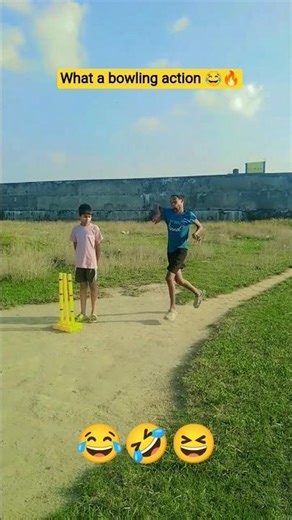what a bowling action 😂🔥💪 #cricket #foryou #funnymoments #bowlingaction #funnyvideo #ytshorts #funny
