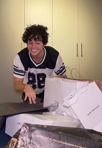 Quando a sacola vem bonita: compro algo e guardo tudo