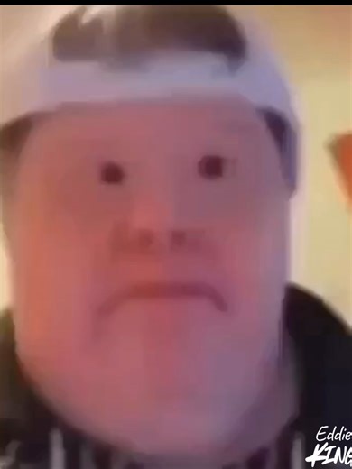 Singing with 100% confidence, 0% talent 😭#FunnyMoments #SingingFail #ComedyTok #FYP #Viral