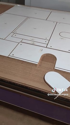Polyboard Formation et Fabrication de Meubles sur Mesure