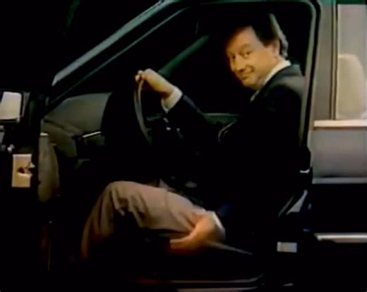 Propagandas Populares on Instagram: "O Volkswagen Santana foi lançado no mercado brasileiro em 1984, marcando a estreia da Volkswagen no segmento de carros de luxo no país, com versões iniciais como CS, CG e CD, e competindo com modelos como o Chevrolet Monza e o Ford Del Rey. #tv #comercial #carro #volkwagen #santana"