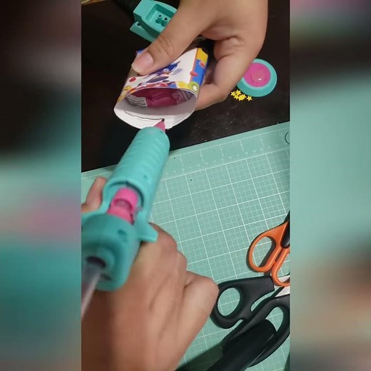 How to assemble a custom fruit snacks wrapper