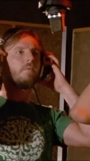 Throwback to “Here” - Live in Central Park, 1979 🎸 America brings an upbeat ’70s rock rendition of “Here,” live in Central Park. Originally featured on their debut self-titled album, America, this version turns up the heat 🤘 | America (The Band)