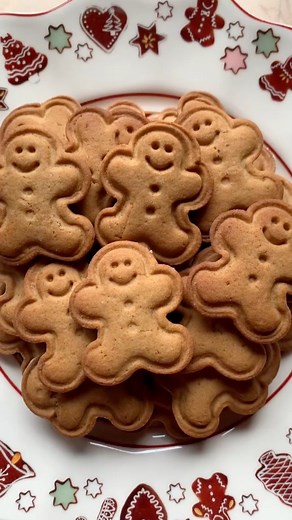 15K views · 39 reactions | Soft, perfectly spiced gingerbread cookies...