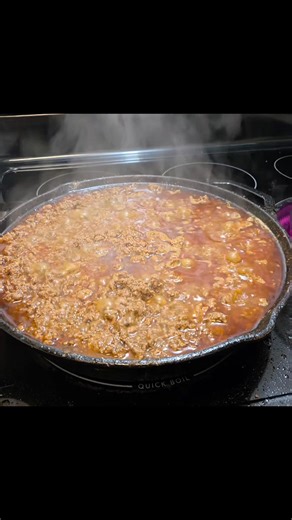 Made me some CARNIVORE CHILI. Sprinkled some sharp cheddar cheese on it with pork skins on side. Here is the recipe. Adjust amounts accordingly & use any ground meat of your choosing. 4 lbs ground venison 1 lb ground beef 73/27 5 Cups beef broth 5 Tbs butter 10 Tbs chili powder 2 Tbs cumin: For a warm & earthy flavor. 1 teaspoon cayenne pepper: Salt and pepper to taste:. . . . . . #chilli #carnivore #cooking #cookingvideo #porkskins #Dasani | Danny Armstrong