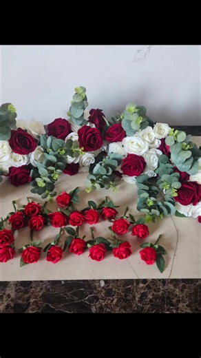 20 buttonholes later, this order is completed. This couple is having an Indian wedding, and in Indian culture, close family members wear buttonholes. This amazing couple has ordered: 1 bridal bouquet 4 bridesmaid bouquets 20 buttonholes. The colors chosen were ivory and red. The most romantic combination 😍 I ship nationwide #Wedding #Buttonholes #Bouquet #Colors #IndianWedding #bridalflowers #bridesmaidsflowers #bridalbouquet #bridesmaidsbouquet #groomsmen #buttonhole #redroses #wedding2025 #su