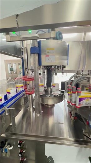 Hot melting glue labeling machine