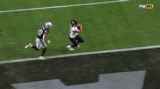 Lawrence dazzles his way into end zone on 7-yard QB draw