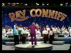 Joseph Raymond Conniff, más conocido como Ray Conniff, fue un destacado músico, director de orquesta, arreglista vocal e instrumental y trombonista estadounidense. Se caracterizó por emplear un coro acompañando a la orquesta que él formó. | Baúl del Tiempo