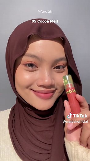 Discover the NEW Moist Dew Tint - 24-Hour Hydration & Gorgeous Shades!