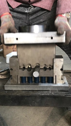 bar cutting machine round bar cutting machine steel bar cutting machine CNC bar cutting machine automatic bar cutting machine hydraulic bar cutting machine metal cutting machine rebar cutting machine rod cutting machine steel rod cutting equipment pipe and bar cutting machine | XC Engineering Machinery Co., Ltd.