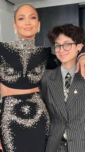 J Lo’s Child Emme Muñiz Comes Out As Non-Binary Jennifer Lopez’s child, Emme Muñiz, has publicly embraced their identity as non-binary, earning widespread praise for their honesty and confidence. J Lo has shown full support, proudly using they/them pronouns and celebrating Emme’s courage to live authentically. Fans are applauding the family’s openness and love, calling it an inspiring example for parents everywhere. #JLo #EmmeMuñiz #LGBTQ | Before They Were Famous