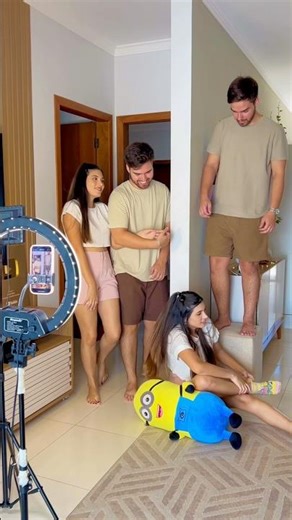 How we created this video 😱 #disney #frozen #barbie #unicorn #song #casal #twins #humor