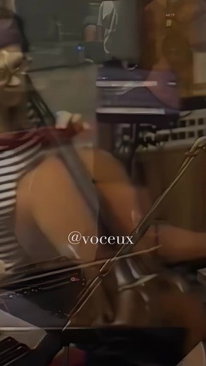 Sia - Breathe Me #acapella #voice #voceux #lyrics #vocals #piano #sia #breatheme I made this acapella from a performance Sia did at KCRW in 2007. Sia recorded this song in 2003 for her album Colour the Small One.