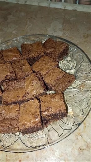 🕊️ on Instagram: "Brownies 😘 . Ingredients Flour 1/2 cup Sugar 1 cup Coco powder 4 tbsp Salt pinch Baking powder 1/2 tea sp 2 eggs Oil 1/2 cup Vanilla essence 1 tea sp Chocolate 1/3 cup . . . #viral #fypppppppppppppppppppppppppppppppppppppppppppppppppppppppppppppppppppppp #explore #instagram #foryou"