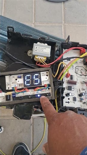 Carrier split ac 1.5 ton error code E5 #error #E5 #code #shorts #viral @imteyazali15