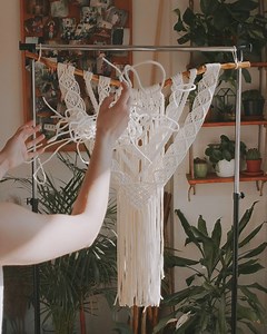 11K views · 455 reactions | A part of a complex process  #hangamacrame #macramemakers #macramelovers #macrameromania #macrame #wallhanging #handmade #handmaderomania #homedecor #homedecoration #interiordesign #interiordesignromania #leaf #macrameleaf #cottoncord #bobbiny #process #partofprocess  Dynamic Filmmaker | Hanga Macrame | Facebook