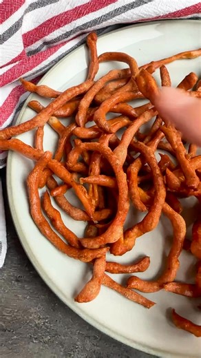 Crunchy keto meat sticks! 🔥 Free & printable recipe is below! 🔥👇 | Family On Keto