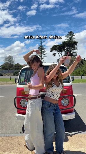 better than yours 🥤 @Isabelle @GEORGIE HANSEN #milkshakedance #shakes #shakeit #grilldburgers