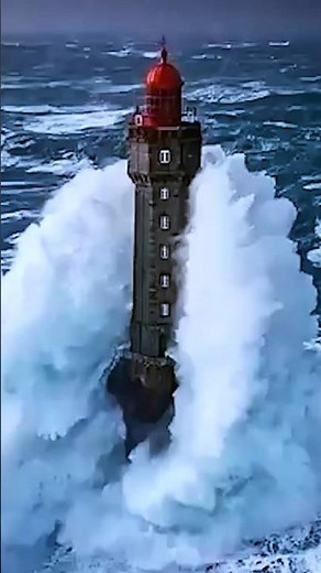 🌊The Wave That Almost Swallowed a Lighthouse Keeper🌊 — Caught on Camera!