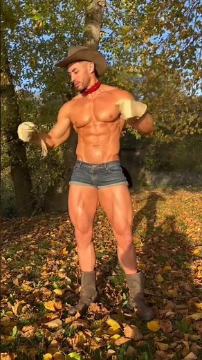 Hayden Monteleone - handsome cowboy muscle ☀️🤠