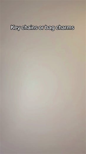 Handmade crystal key chains للطلب والاستفسار dm متاح تفذها باي لون #شنط_خرز_لولي🤍💎 #beadsbags #crystalkeychain #handmadephonecase #handmadebags #egypt🇪🇬 #smallbusiness