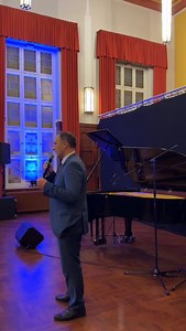 Opening the new year at Sonneberg City Hall After warm introductions by the Mayor & my doctor pianist friend @christoph_armbrecht_music with Debussy. 독일 Sonneberg 시청에서, 시장님과 의사 선생님이자 피아니스트인 Chridtoph의 따뜻한 소개 뒤에 드뷔시로 문을 여는 새해 첫날 밤. #SonnebergCityHall #NewYearConcert #Debussy #PianoMagic #GermanyTour @spielzeugstadt.sonneberg | Younee