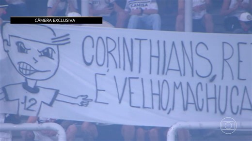 Torcida do Corinthians protesta em jogo da Libertadores