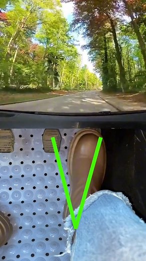 Too dangerous! Pay attention to the correct way to drive!#driving #skills #knowledge #fpy #fyp #tips #foryou #carsoftiktok | Babydriver4