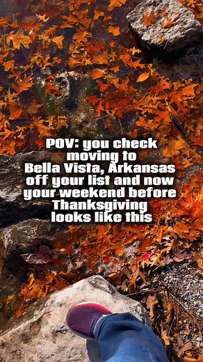 POV: You checked “move to Bella Vista, Arkansas” off your list… and now the weekend before Thanksgiving looks like this. A quiet lakefront morning, sunshine glimmering across the water, pockets of fall color hanging on like they’re not ready to say goodbye, and the softest 65° breeze brushing across your face. There’s a peace here you don’t realize you’ve been craving until you finally feel it. Instead of holiday hustle and bustle, your almost-Thanksgiving weekend is filled with rustling leaves,