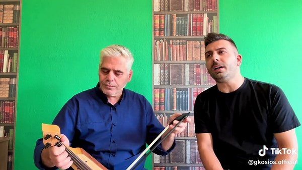 «Οι φτωχοί ξενιτεύκουνταν» Αργό Καρσλίδικο, που διέσωσε ο παλαιός λυράρης Φιλάρετος Μαυρόπουλος από την Επισκοπή Ναούσης. Ο Χρύσανθος έγραψε στίχους για την ξενιτειά και το τραγούδησε το 1975 στο δίσκο «Χρύσανθος Νο. 2 - Τραγούδια του Πόντου» με τη συνοδεία της λύρας του Γιωργούλη Κουγιουμτζίδη. «Καμίαν εγώ ‘ς ση ζωή μ’» Πρόκειται για το «Καράπουρουν» το πιο γνωστό ίσως αργό τραγούδι του Καρς. Ο Χρύσανθος έγραψε νέους στίχους και το τραγούδησε το 1978 στο δίσκο «Ποντιακή Παράδοση» με τη συνοδεία