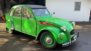 Quand une Citroën 2CV se transforme en... camping-car !