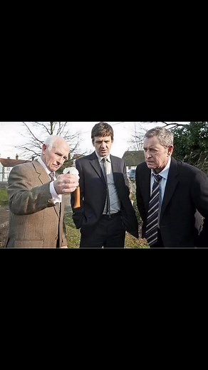 A knife...? In Midsomer...? #barryjackson• A#georgebullard #jasonhughes #johnnettles #dcibarnaby #detectivedrama #detectiveseries #detective #midsomermurders #midsomercounty #midsomer #murder #murdermystery #camera #causton #countrylife #countryside #country #village #villages #villagelife #whodunit #forensicscience #forensics #tv #drama #series #itv #carolinegraham | JasonHughes TheManager