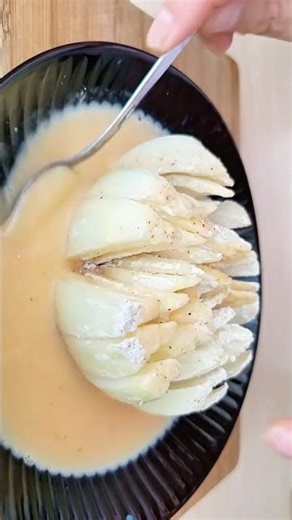 How To Make Crispy Blooming Onion At Home!