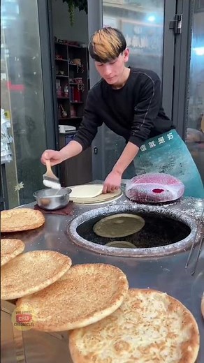 How a Masterchef Prepares Soft & Golden Naan 🫓🔥