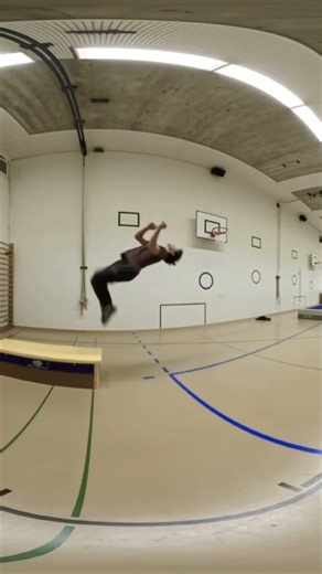 CREAZY BACKFLIP LEARNING💯🙈 #shorts #viralshort #backflip #teambackflip #parkour #freerunning #💯