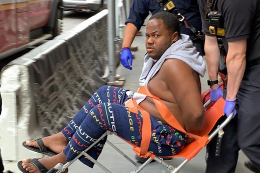 Man arrested for swining sword at Empire State Buiilding