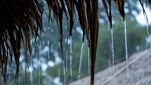 "Ploaia care aprinde becuri". A fost descoperită o nouă sursă de electricitate care să alimenteze orașele