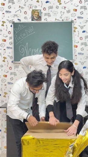 What’s inside this big gift?🎁😱🤔|Simran Makhija| #shorts #school #schoollife #comedy #funny #love