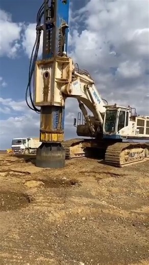 Rapid impact compaction (RIC) إحدي طرق الدمك ويؤدي الضغط السريع بالصدمات إلى تكثيف التربة الضحلة والحبيبية وتفريغ الهواء الموجود بالتربة باستخدام مطرقة هيدروليكية تضرب بشكل متكرر على سطح الأرض. ♦️فوائد الدمك: * تقليل النفاذية * زيادة قدرة تحمل التربة * تقليل التغيرات الحجمية * تقليل الإنضغاطية والهبوط * زيادة مقاومة القص للتربة * إتزان الميول. #Fantastic_Engineers | Fantastic Engineers