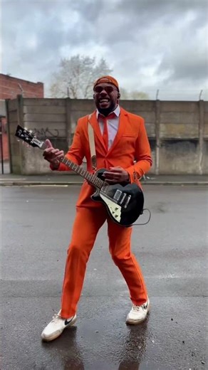 Can someone explain why people keep saying this guitar riff does? #funkrock #rockduo #rockmusic