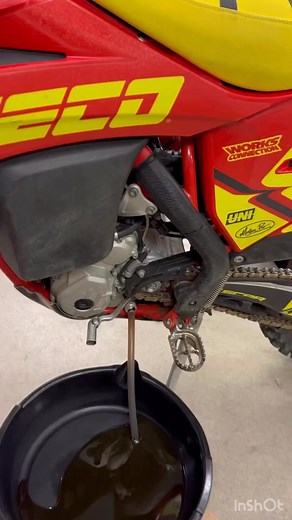 Some oil draining tips for you all to enjoy. #dirtbike #motorcycle #motocross #mx #twostrokes #ktm #QuakerPregrain | GolfTzy